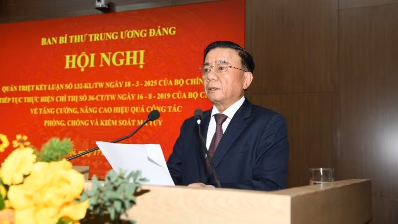 Đồng chí Trần Cẩm Tú, Ủy viên Bộ Chính trị, Thường trực Ban Bí thư phát biểu kết luận hội nghị.