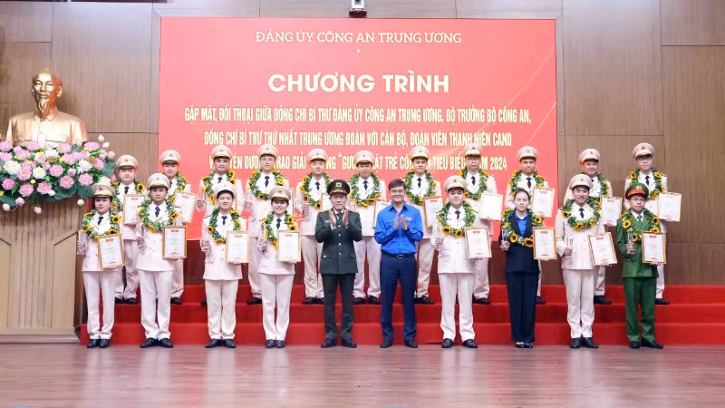 Tuyên dương 20 gương mặt trẻ Công an tiêu biểu năm 2024.