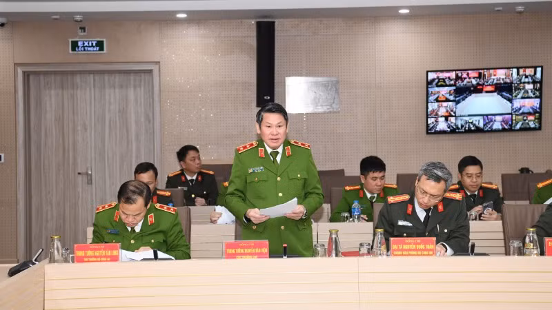 Trung tướng Nguyễn Văn Viện báo cáo phương án sắp xếp, tinh gọn bộ máy sau khi nhận chuyển giao chức năng quản lý Nhà nước. Trung tướng Nguyễn Văn Viện báo cáo phương án sắp xếp, tinh gọn bộ máy sau khi nhận chuyển giao chức năng quản lý Nhà nước.
