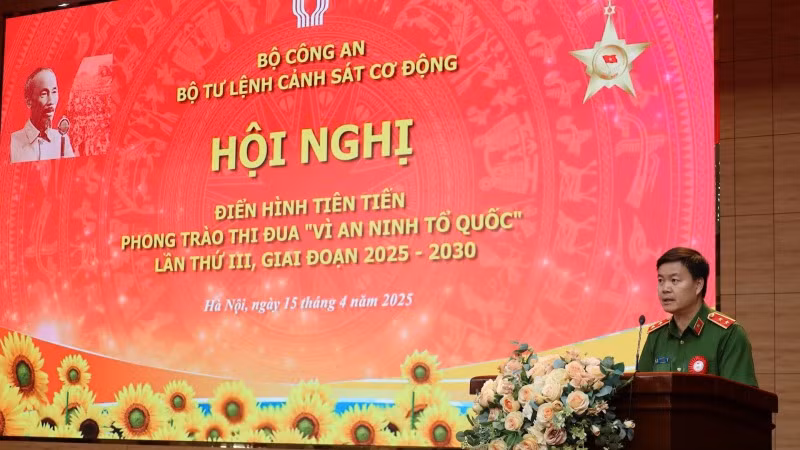 Trung tướng Nguyễn Ngọc Vân, Tư lệnh Cảnh sát cơ động phát biểu khai mạc. Trung tướng Nguyễn Ngọc Vân, Tư lệnh Cảnh sát cơ động phát biểu khai mạc.