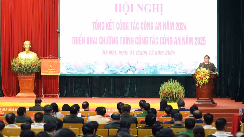 Trung tướng Nguyễn Hải Trung, Giám đốc Công an thành phố Hà Nội phát biểu khai mạc hội nghị. Trung tướng Nguyễn Hải Trung, Giám đốc Công an thành phố Hà Nội phát biểu khai mạc hội nghị.