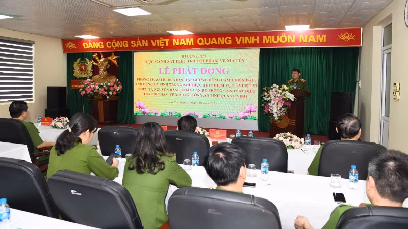 Trung tướng Nguyễn Văn Viện đề nghị nêu cao tinh thần trách nhiệm, chủ động dự kiến tình huống phức tạp có thể xảy ra trong quá trình phá án. Trung tướng Nguyễn Văn Viện đề nghị nêu cao tinh thần trách nhiệm, chủ động dự kiến tình huống phức tạp có thể xảy ra trong quá trình phá án.