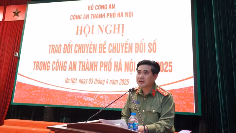 Đại tá Nguyễn Tiến Đạt, Phó Giám đốc Công an thành phố Hà Nội phát biểu tại hội nghị.
