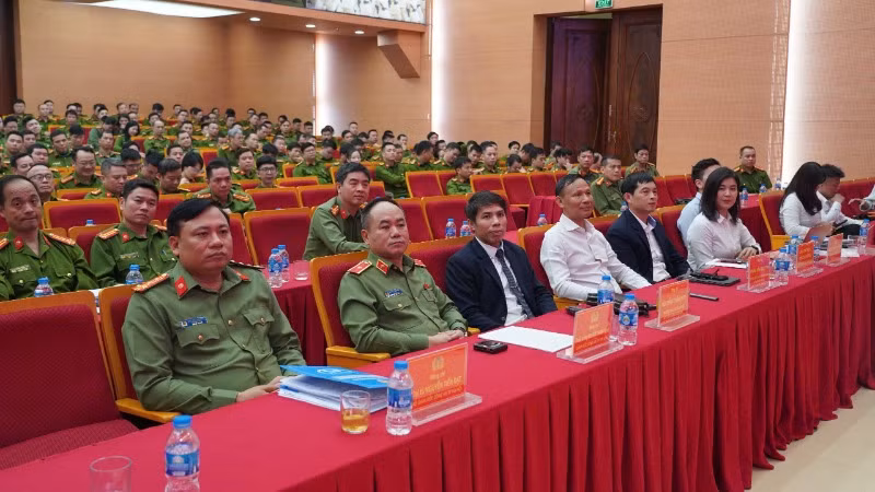 Các đại biểu dự hội nghị.