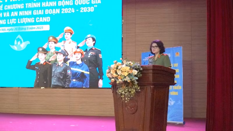 Thiếu tướng Ngô Hoài Thu, Phó Cục trưởng Cục Công tác chính trị phát biểu tại lễ phát động.