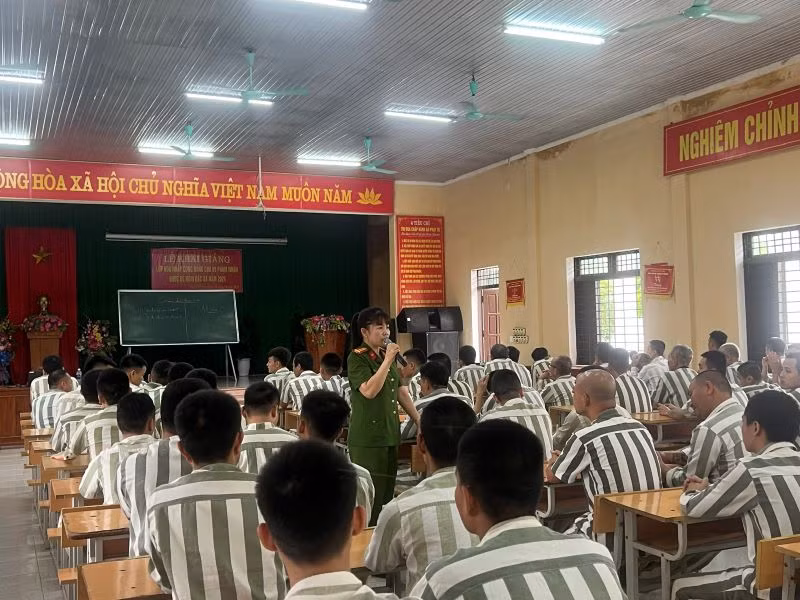 Lớp học tái hòa nhập cộng đồng tại trại giam Thanh Phong. Lớp học tái hòa nhập cộng đồng tại trại giam Thanh Phong.