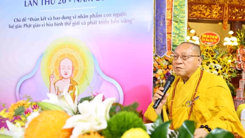Hòa thượng Thích Gia Quang, Phó Chủ tịch Hội đồng Trị sự, Trưởng ban Thông tin truyền thông Trung ương Giáo hội Phật giáo Việt Nam đọc diễn văn.