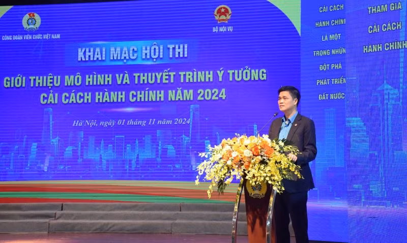 Đồng chí Ngọ Duy Hiểu phát biểu khai mạc. Đồng chí Ngọ Duy Hiểu phát biểu khai mạc.