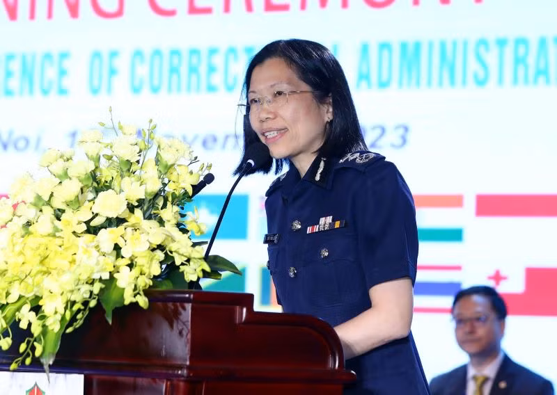 Cục trưởng Cục Trại giam Singapore bà Shie Yong Lee phát biểu tại hội nghị.