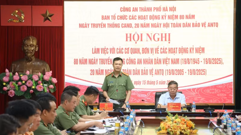 Đại tá Nguyễn Ngọc Quyền, Phó Giám đốc Công an thành phố Hà Nội phát biểu tại hội nghị.