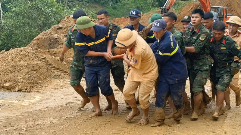 Các lực lượng khẩn trương tìm kiếm cứu hộ, cứu nạn.