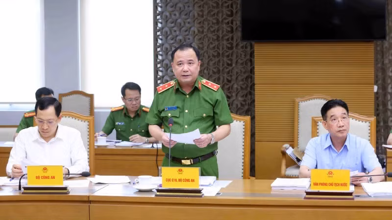 Đại diện Bộ Công an báo cáo tiến độ công tác đặc xá.