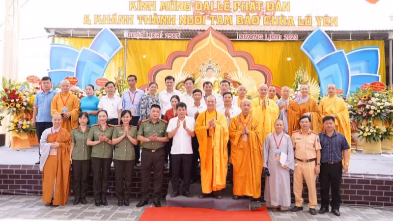 Hội Phụ nữ Công an tỉnh Thái Nguyên phối hợp Giáo hội Phật giáo Việt Nam tỉnh Thái Nguyên lan tỏa chương trình “Mẹ đỡ đầu” trong Đại lễ Phật đản. Hội Phụ nữ Công an tỉnh Thái Nguyên phối hợp Giáo hội Phật giáo Việt Nam tỉnh Thái Nguyên lan tỏa chương trình “Mẹ đỡ đầu” trong Đại lễ Phật đản.