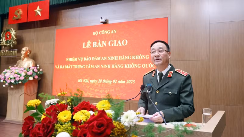 Thứ trưởng Công an Phạm Thế Tùng phát biểu tại lễ bàn giao. Thứ trưởng Công an Phạm Thế Tùng phát biểu tại lễ bàn giao.