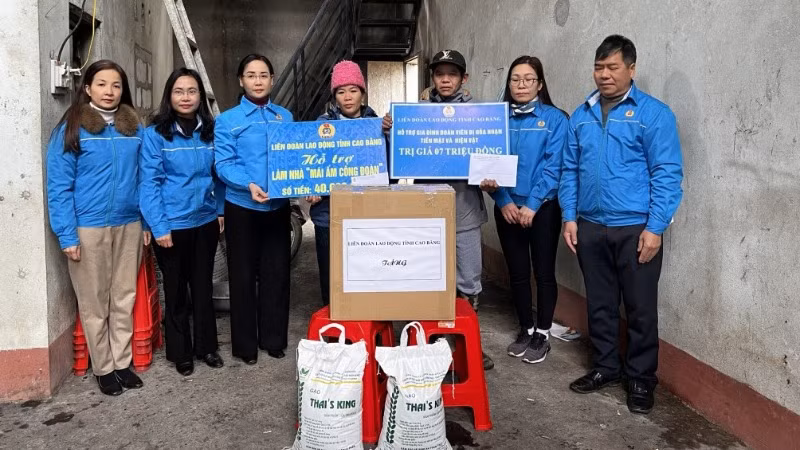 Thông qua chương trình, hoàn cảnh của cô giáo Hà Thị Thúy được nhiều cá nhân, tổ chức biết đến và động viên, thăm hỏi, trao hỗ trợ. Thông qua chương trình, hoàn cảnh của cô giáo Hà Thị Thúy được nhiều cá nhân, tổ chức biết đến và động viên, thăm hỏi, trao hỗ trợ.