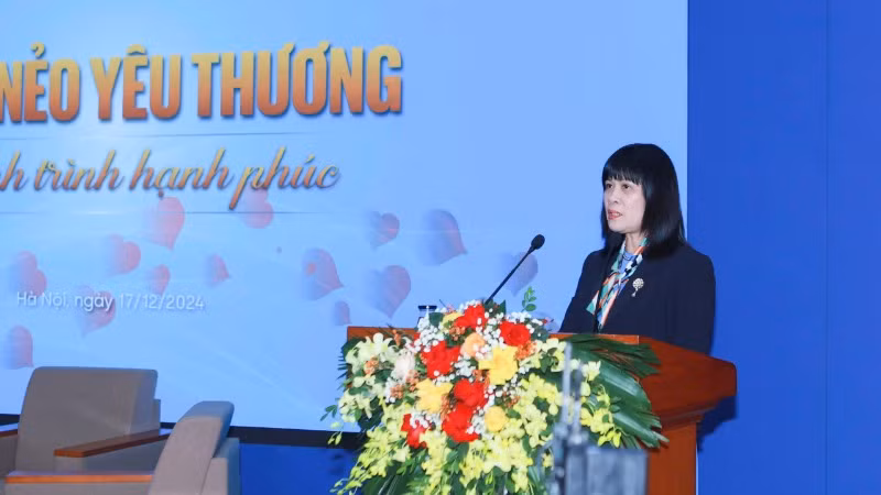 Trưởng ban Nữ công Đỗ Hồng Vân phát biểu tại Gala. Trưởng ban Nữ công Đỗ Hồng Vân phát biểu tại Gala.