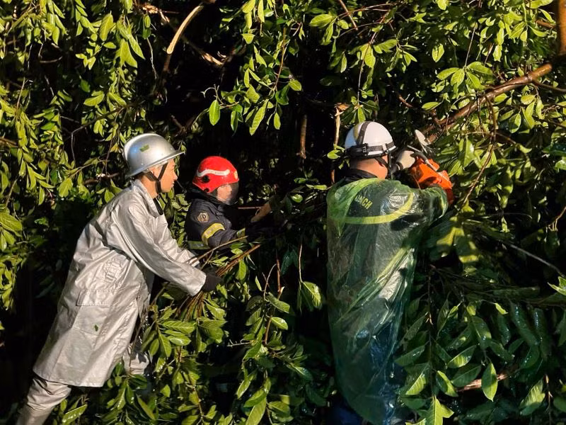 100% cán bộ, chiến sĩ Công an Thủ đô ứng trực, có mặt ngay khi dân cần.