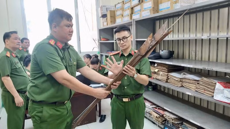 Công tác kiểm tra, kiểm kê vũ khí thu hồi. Công tác kiểm tra, kiểm kê vũ khí thu hồi.
