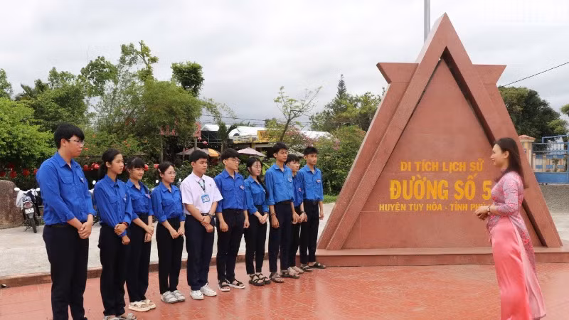 Di tích lịch sử Chiến thắng đường số 5 tại huyện Tây Hòa, Phú Yên.