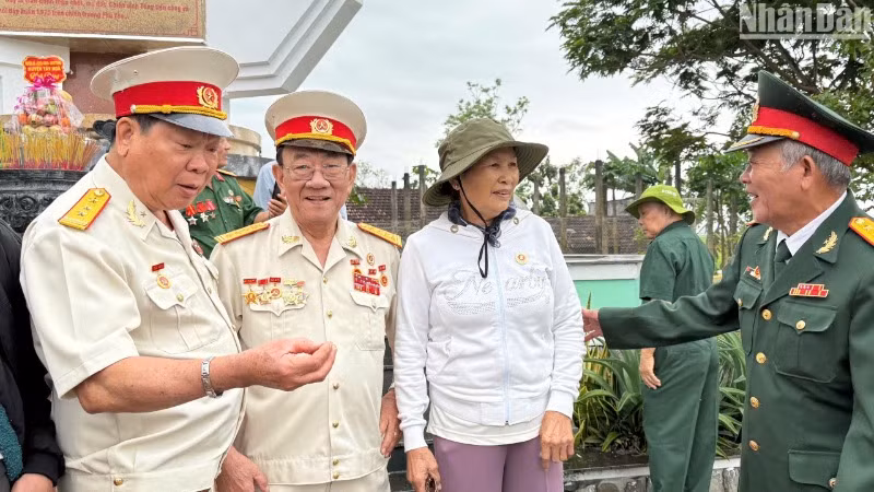 Các cựu chiến binh Tiểu đoàn 13 thăm lại chiến trường xưa trên đường 5 Phú Yên.