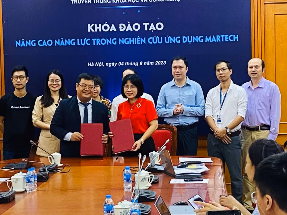 Trung tâm Nghiên cứu và Phát triển truyền thông khoa học và công nghệ và Làng Martech ký thỏa thuận hợp tác. Trung tâm Nghiên cứu và Phát triển truyền thông khoa học và công nghệ và Làng Martech ký thỏa thuận hợp tác.