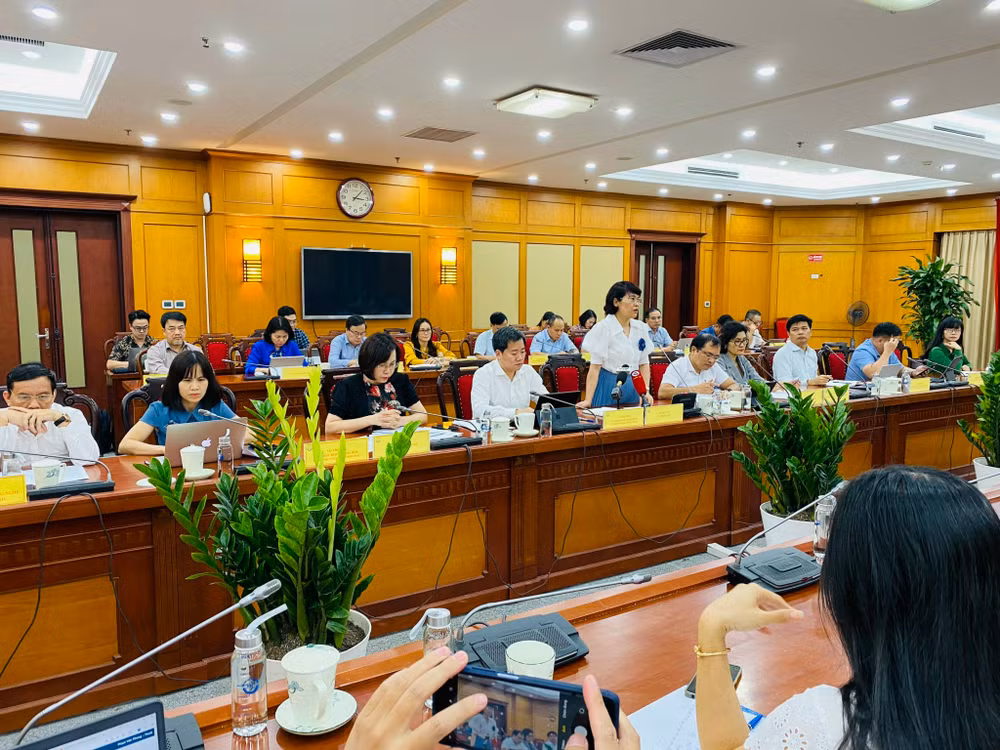 Đại diện các đơn vị Bộ Khoa học và Công nghệ trả lời câu hỏi của phóng viên.