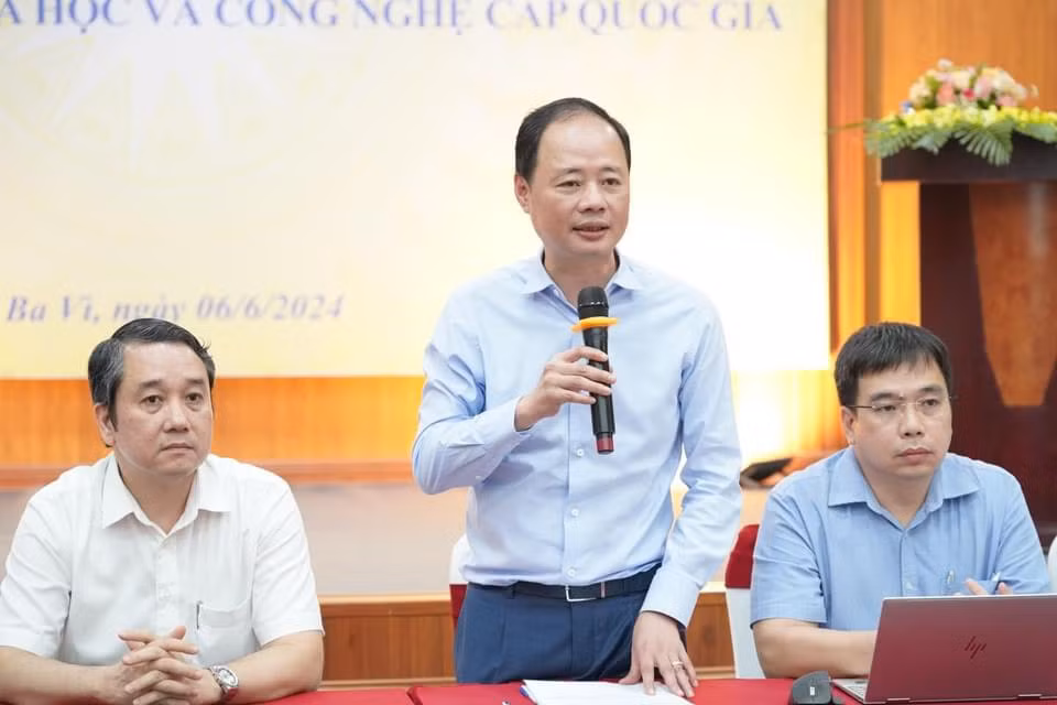Thứ trưởng Trần Hồng Thái điều hành hội thảo.