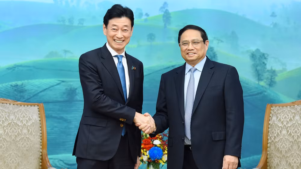 Thủ tướng Phạm Minh Chính đón Bộ trưởng Bộ Kinh tế, Thương mại và Công nghiệp Nhật Bản Nishimura Yasutoshi.