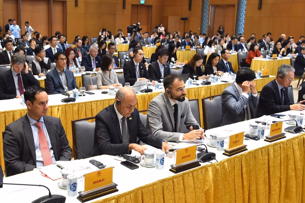 Đại diện các doanh nghiệp đầu tư nước tham dự hội nghị. Đại diện các doanh nghiệp đầu tư nước tham dự hội nghị.