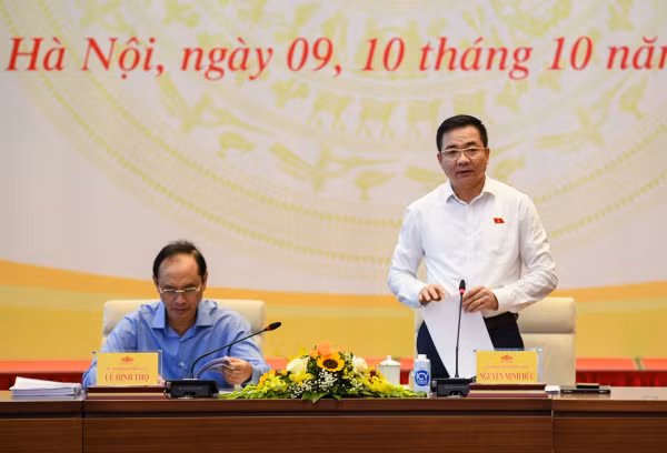 Phó Chủ nhiệm Uỷ ban Quốc phòng và An ninh Nguyễn Minh Đức phát biểu tại tọa đàm.