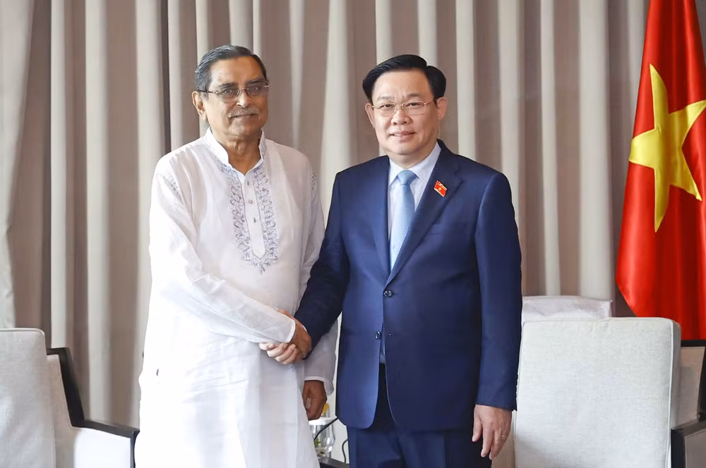 Chủ tịch Quốc hội Vương Đình Huệ tiếp Chủ tịch Đảng Công nhân Bangladesh Rashed Khan Menon. (Ảnh: Doãn Tấn - TTXVN) Chủ tịch Quốc hội Vương Đình Huệ tiếp Chủ tịch Đảng Công nhân Bangladesh Rashed Khan Menon. (Ảnh: Doãn Tấn - TTXVN)