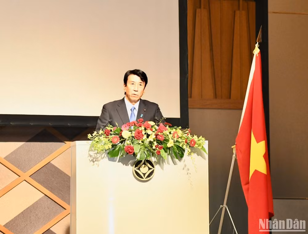 Bộ trưởng Kinh tế, Công nghiệp và Thương mại Nhật Bản (METI) Ken Saito phát biểu tại Diễn đàn.
