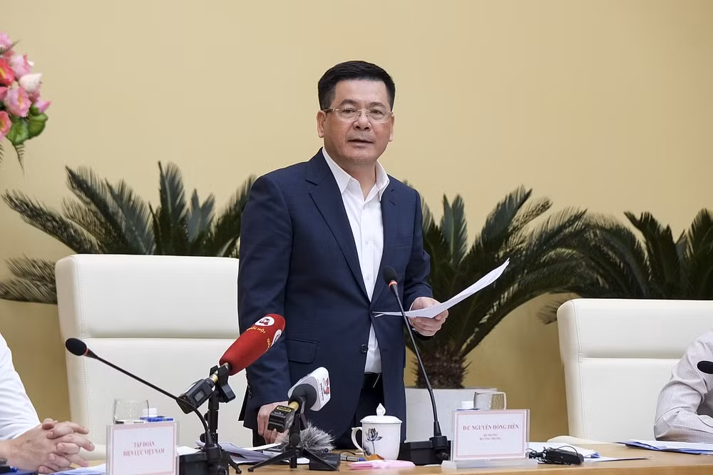 Bộ trưởng Công thương Nguyễn Hồng Diên chỉ đạo các nhiệm vụ để đẩy nhanh tiến độ dự án. Bộ trưởng Công thương Nguyễn Hồng Diên chỉ đạo các nhiệm vụ để đẩy nhanh tiến độ dự án.