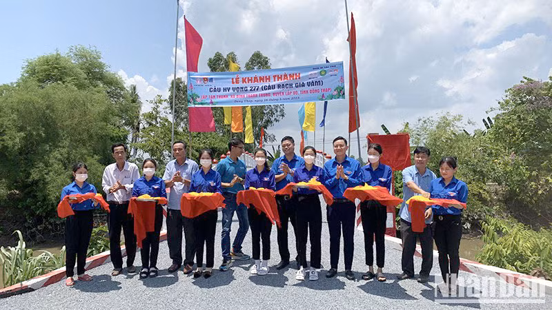 Khánh thành cầu Hy Vọng 277 (cầu Rạch Gia Vàm, tại ấp Tân Thạnh, xã Bình Thạnh Trung, huyện Lấp Vò, tỉnh Đồng Tháp).