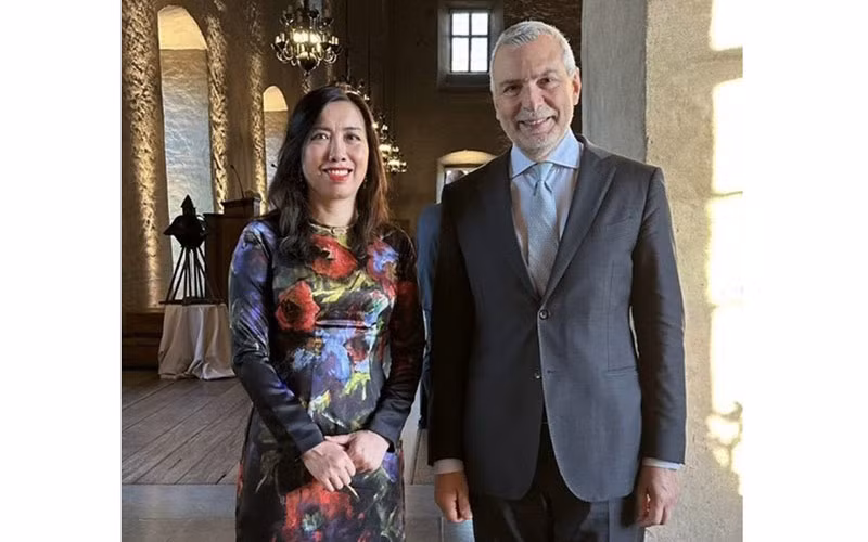 Thứ trưởng Lê Thị Thu Hằng và Tổng Thư ký Cơ quan đối ngoại của EU (EEAS) Stefano Sannino.