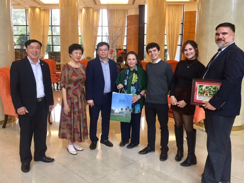 Đại diện Hội Liên hiệp các tổ chức hữu nghị Việt Nam và lãnh đạo ICAV găp gỡ, làm việc trong chuyến thăm của Chủ tịch Quốc hội Vương Đình Huệ.