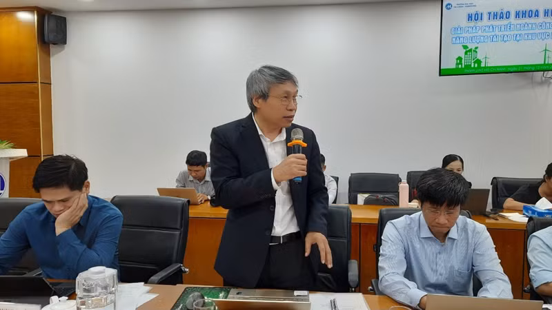 Đại biểu phát biểu tại hội thảo.
