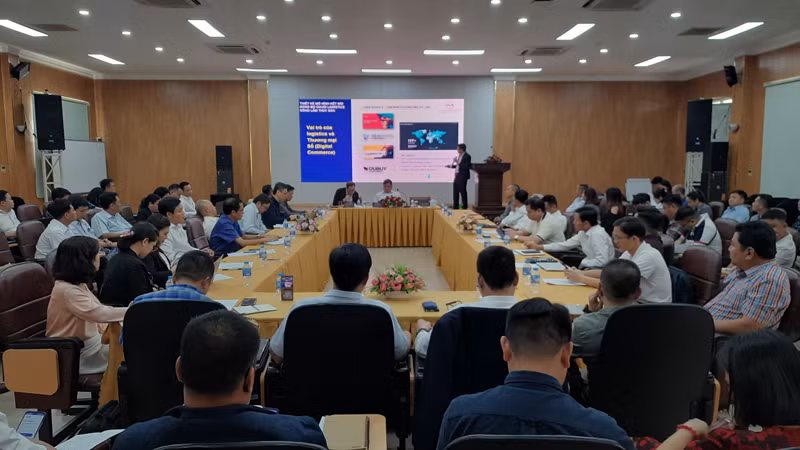 Quang cảnh hội nghị bàn tròn. Quang cảnh hội nghị bàn tròn.