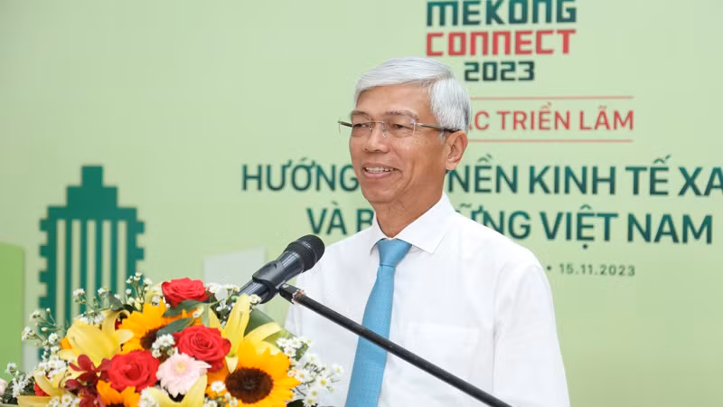 Phó Chủ tịch Ủy ban nhân dân Thành phố Hồ Chí Minh Võ Văn Hoan phát biểu khai mạc triển lãm “Hướng đến nền kinh tế xanh và bền vững”. Phó Chủ tịch Ủy ban nhân dân Thành phố Hồ Chí Minh Võ Văn Hoan phát biểu khai mạc triển lãm “Hướng đến nền kinh tế xanh và bền vững”.