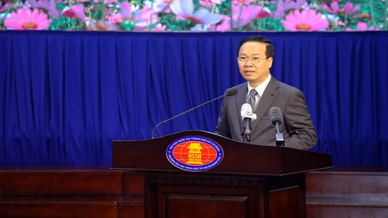 Chủ tịch nước Võ Văn Thưởng phát biểu chúc mừng thầy, cô giáo Trường đại học Khoa học xã hội và Nhân văn.