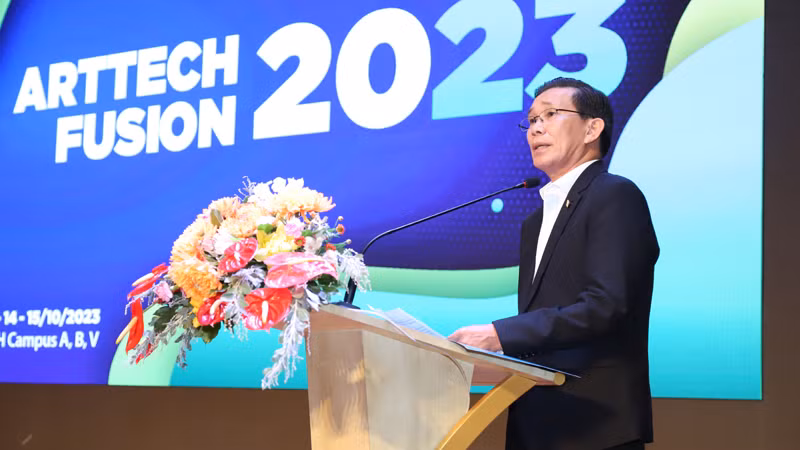 Giáo sư, Tiến sĩ Sử Đình Thành, Hiệu trưởng Đại học Kinh tế Thành phố Hồ Chí Minh phát biểu khai mạc. Giáo sư, Tiến sĩ Sử Đình Thành, Hiệu trưởng Đại học Kinh tế Thành phố Hồ Chí Minh phát biểu khai mạc.