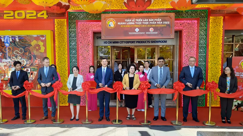 Nghi thức khai mạc Tuần lễ Triển lãm sản phẩm ngành lương thực, thực phẩm năm 2023.
