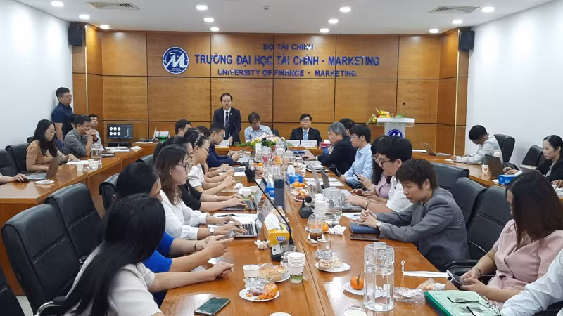 Quang cảnh hội thảo khoa học “Giải pháp phát triển ngành công nghiệp năng lượng tái tạo tại khu vực Nam Bộ”. Quang cảnh hội thảo khoa học “Giải pháp phát triển ngành công nghiệp năng lượng tái tạo tại khu vực Nam Bộ”.