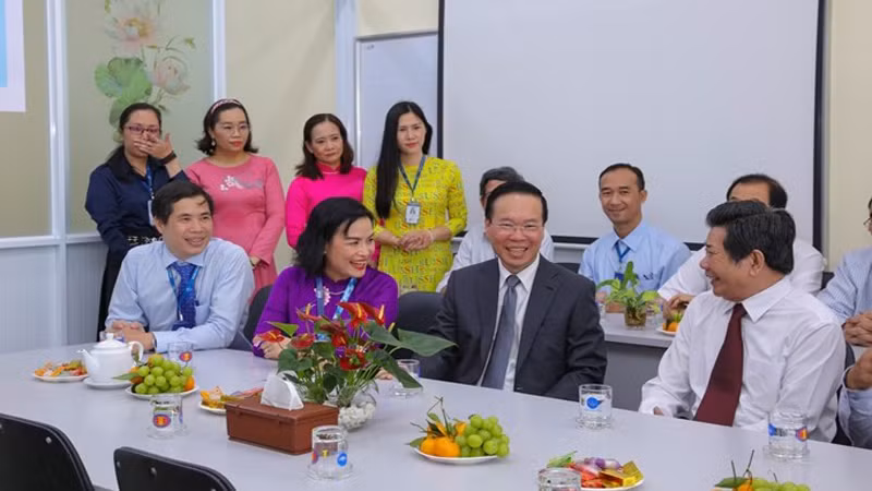Chủ tịch nước Võ Văn Thưởng thăm Khoa Triết học của Trường Đại học Khoa học xã hội và Nhân văn. Chủ tịch nước Võ Văn Thưởng thăm Khoa Triết học của Trường Đại học Khoa học xã hội và Nhân văn.