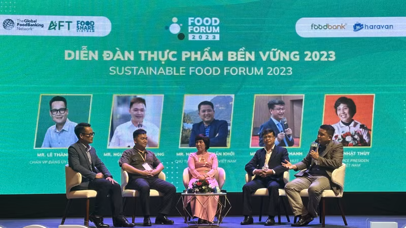 Các đại biểu thảo luận tại Diễn đàn.