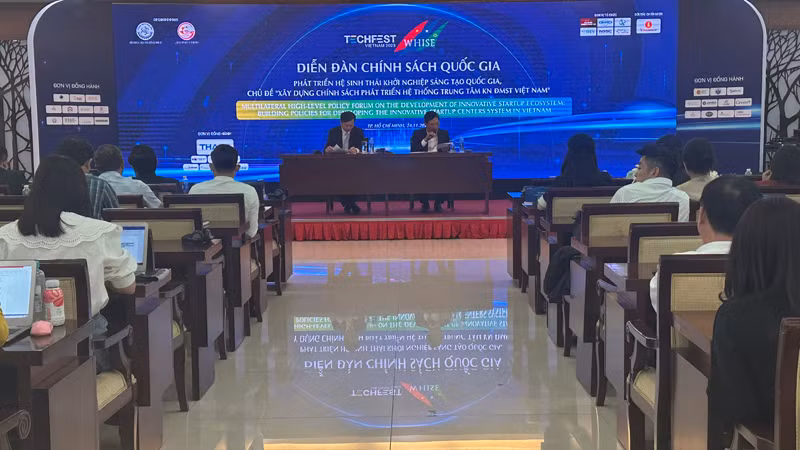 Quang cảnh Diễn đàn chính sách quốc gia phát triển hệ sinh thái khởi nghiệp đổi mới sáng tạo quốc gia.