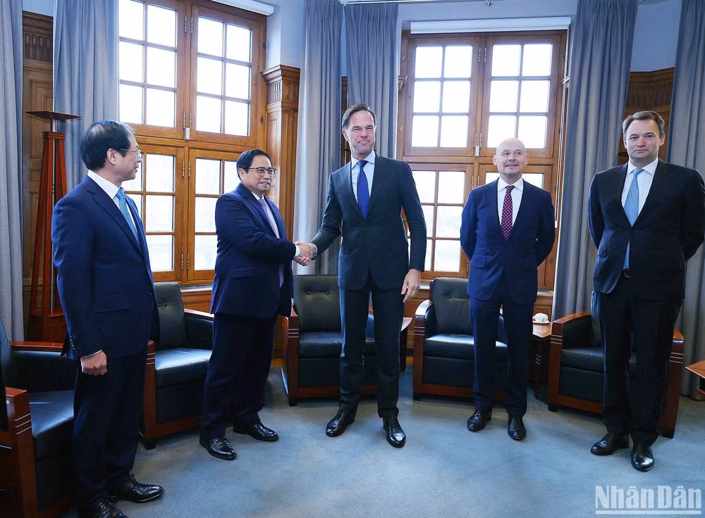 Thủ tướng Chính phủ Phạm Minh Chính và Thủ tướng Hà Lan Mark Rutte. (Ảnh: Nhật Bắc/Dương Giang)