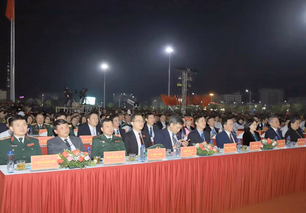 Các đại biểu tham dự lễ kỷ niệm.