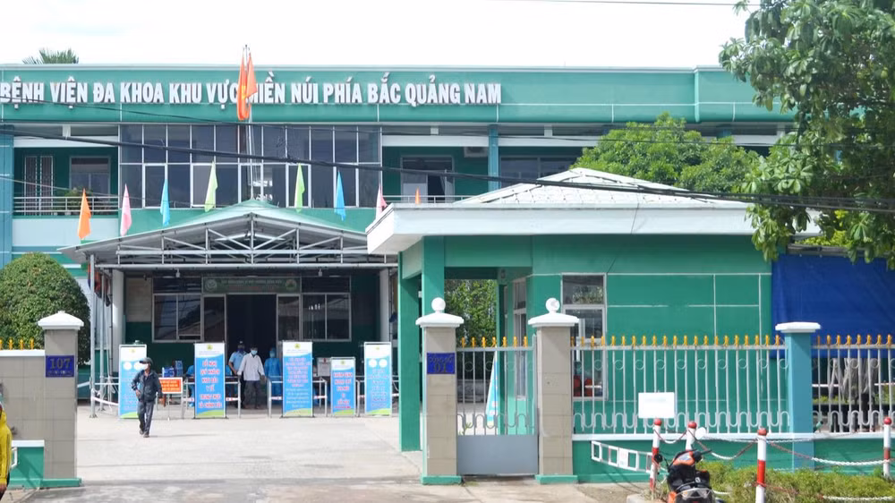 Bệnh viện Đa khoa khu vực miền núi phía bắc Quảng Nam tiếp nhận, điều trị các trường hợp ngộ độc thực phẩm.