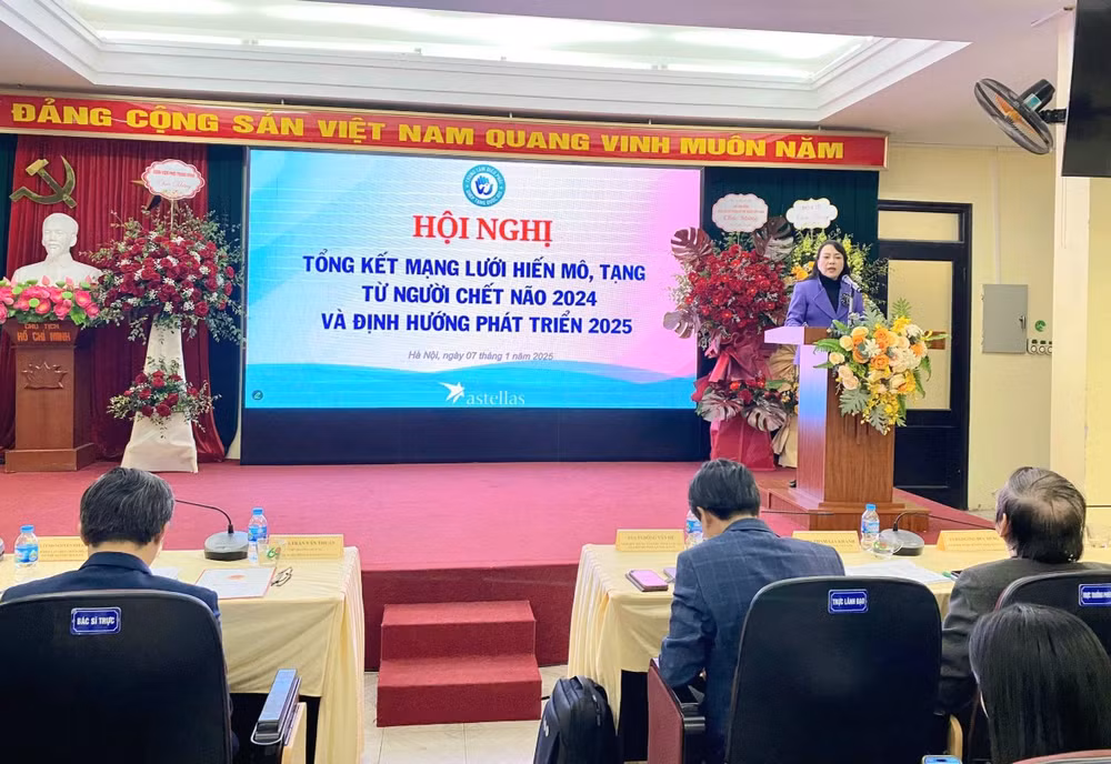 Phó Giáo sư, Tiến sĩ Nguyễn Thị Kim Tiến, nguyên Bộ trưởng Y tế, Chủ tịch Hội Vận động hiến mô, bộ phận cơ thể người Việt Nam phát biểu.